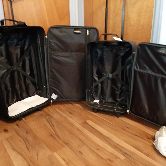 BRAND NEW- 2 Piece TRAVELERS CLUB suitcase - Picture 2 of 2